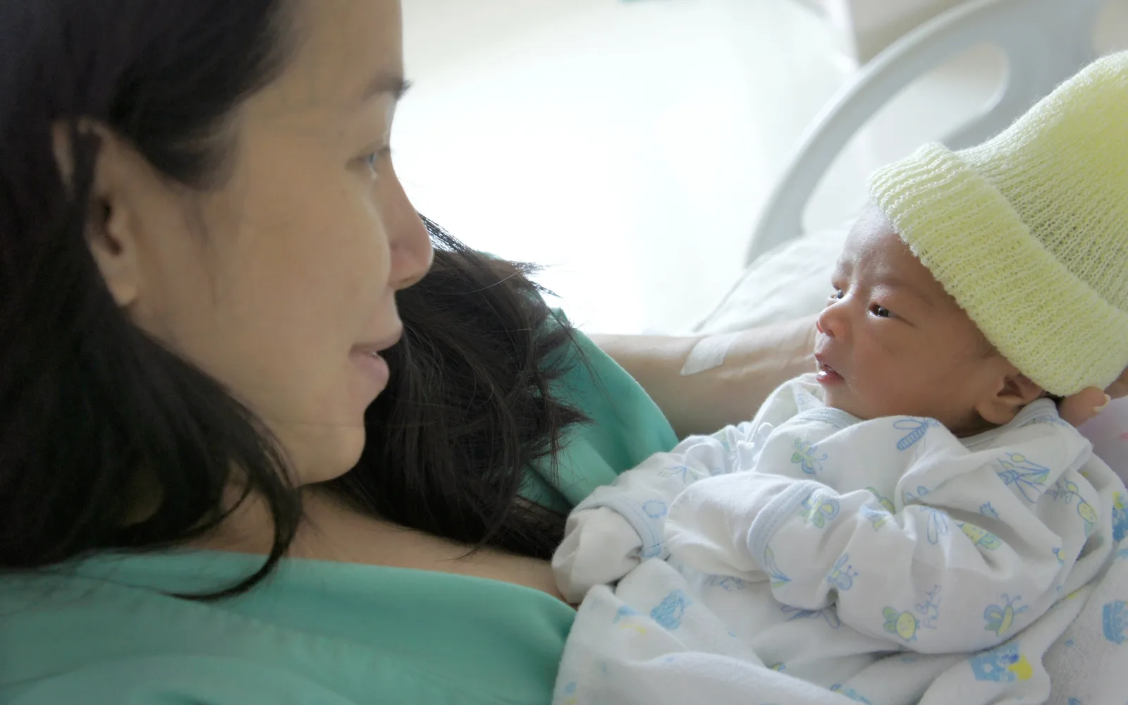 Postpartum & Newborn Nanny in Bangkok: Support for New Expat Parents (2026)